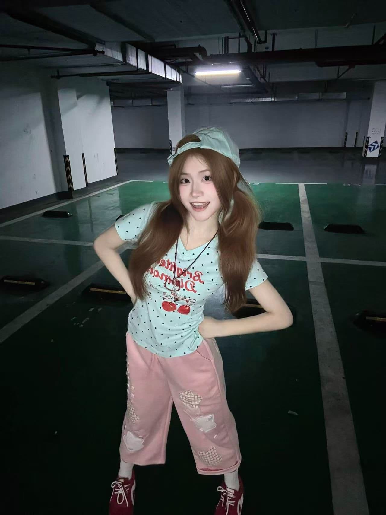 새로운 출처 생방송 품질 V넥 몸매 가꾸기 전체 인쇄 도트 무늬 알파벳 프린트 상세 이미지 4