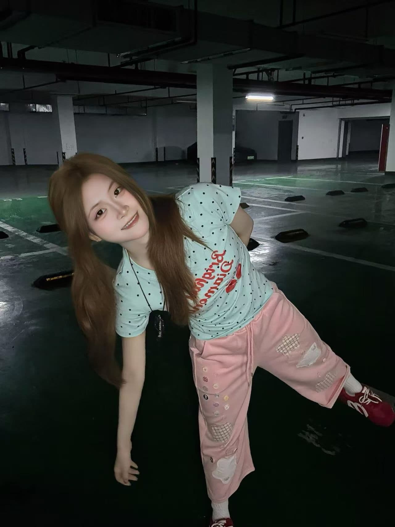 새로운 출처 생방송 품질 V넥 몸매 가꾸기 전체 인쇄 도트 무늬 알파벳 프린트 상세 이미지 5