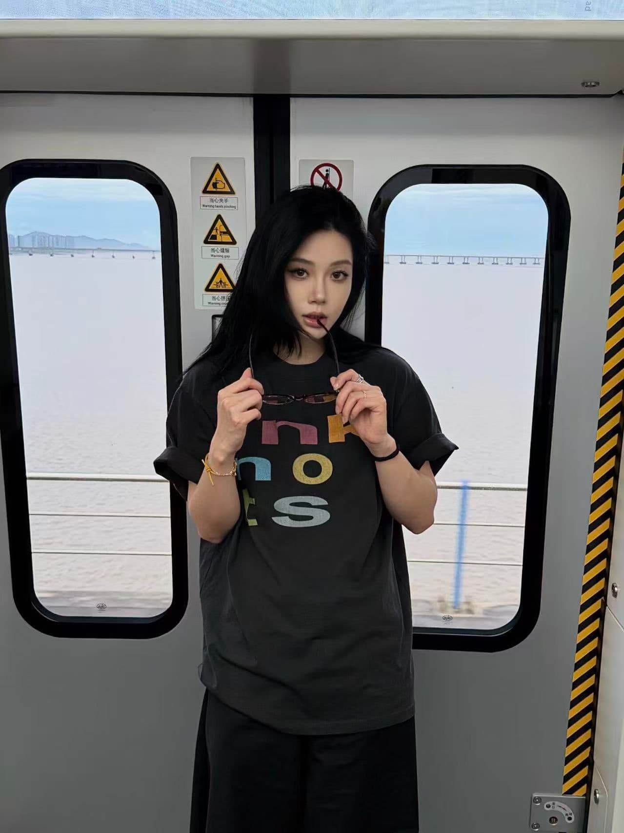 새로운 생방송 품질 이후 패키지 칼라 반팔 티셔츠 색상 알파벳 프린트 이미지 2