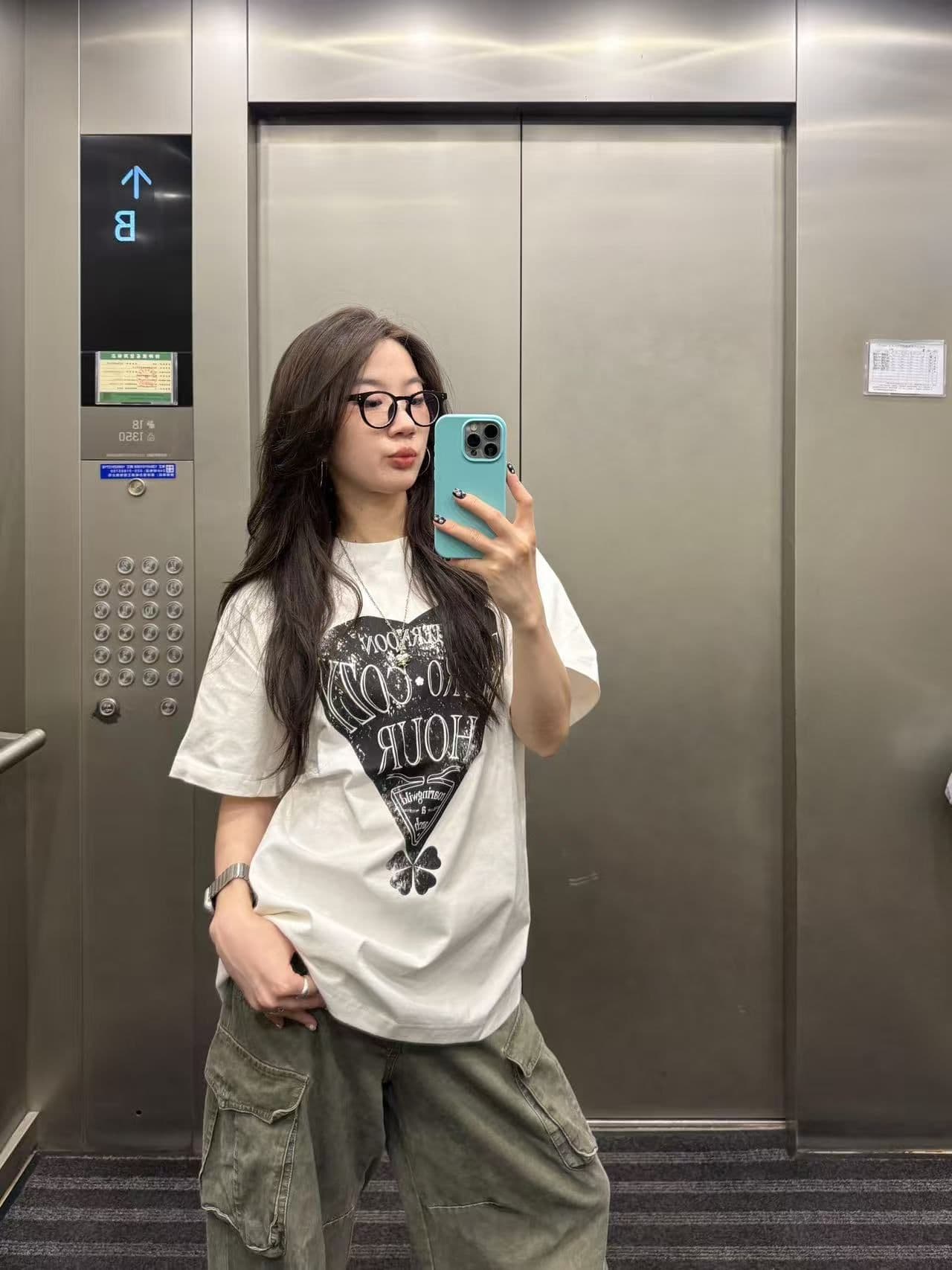 새로운 출처 생방송 품질 이후 패키지 칼라 티셔츠 하트 알파벳 프린트 상세 이미지 2