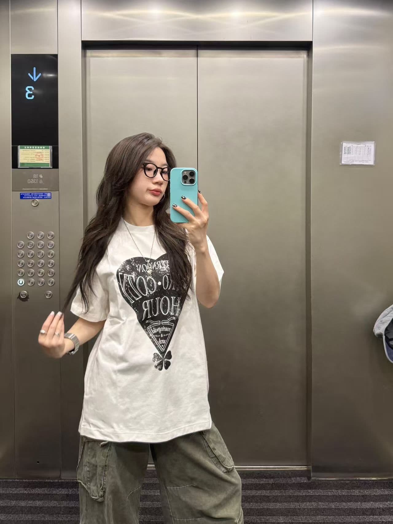새로운 출처 생방송 품질 이후 패키지 칼라 티셔츠 하트 알파벳 프린트 상세 이미지 4