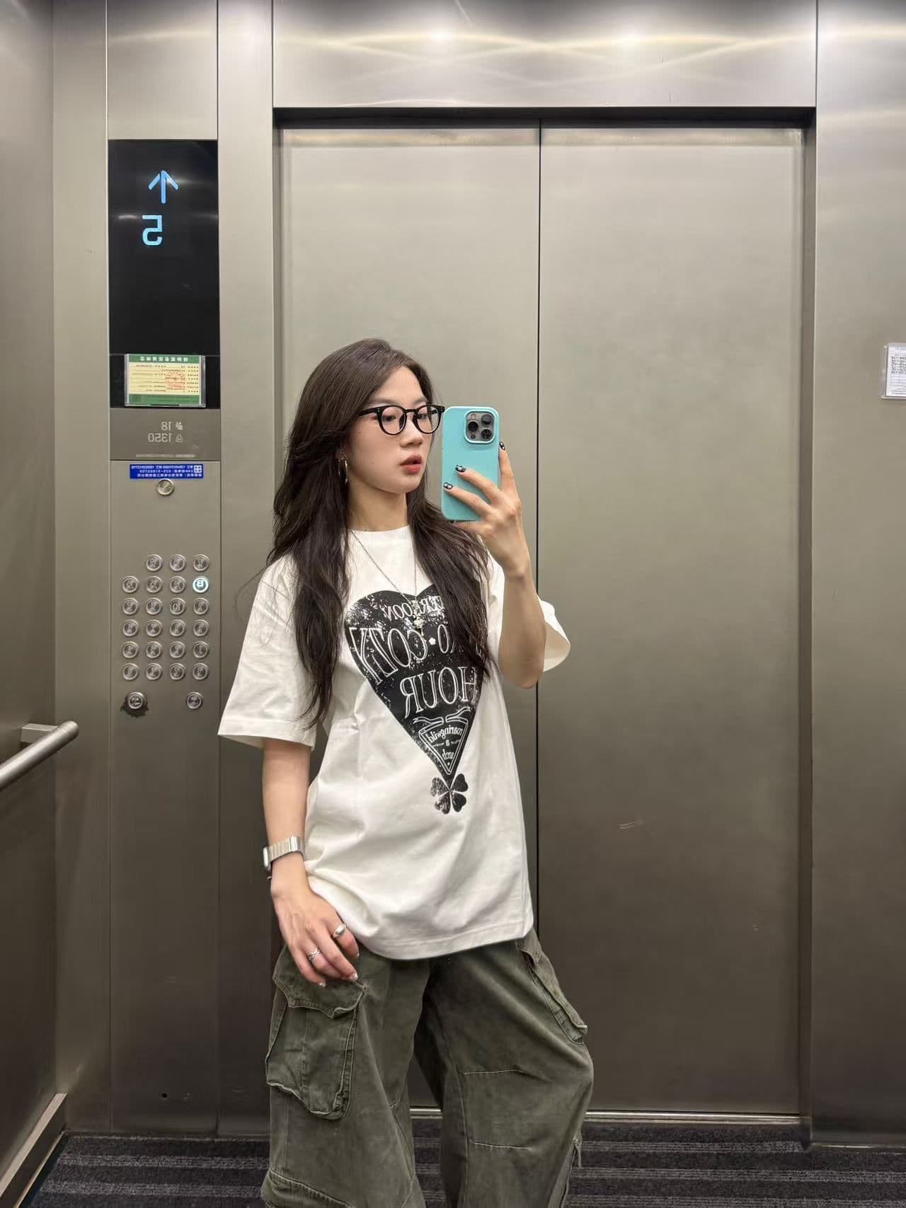 새로운 출처 생방송 품질 이후 패키지 칼라 티셔츠 하트 알파벳 프린트 상세 이미지 7