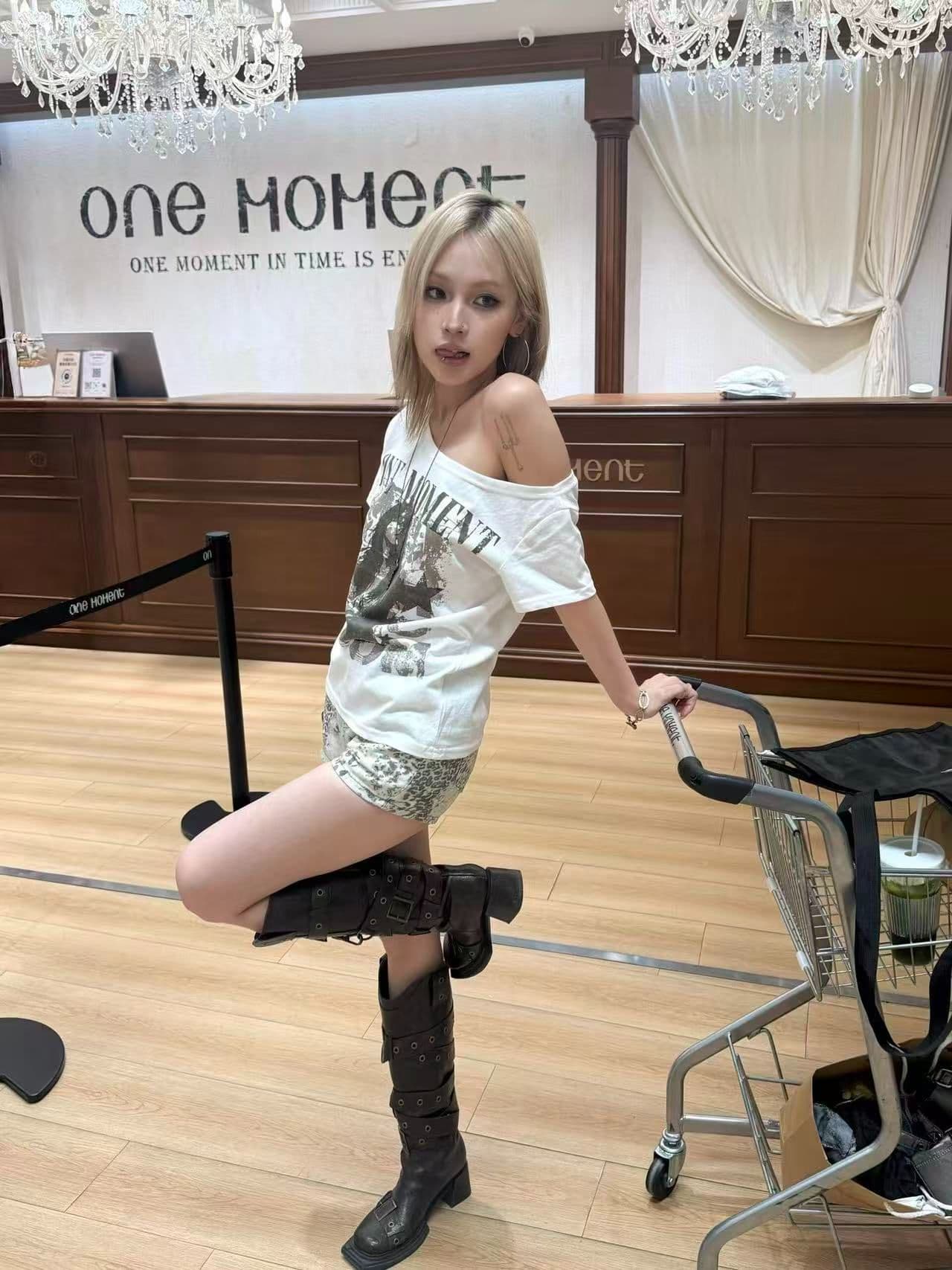 새로운 생방송 품질 비스듬한 어깨 오프숄더 티셔츠 초상화 프린트 맨위 상세 이미지 6