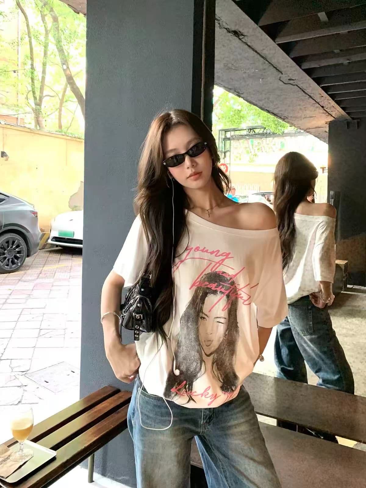 새로운 생방송 품질 비스듬한 어깨 오프숄더 티셔츠 유럽과 미국 초상화 프린트 상세 이미지 4