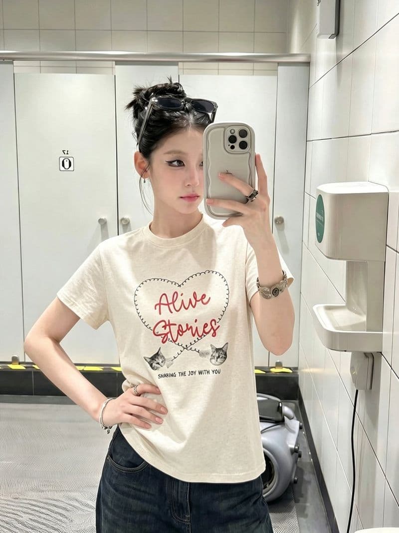 새로운 하트 프린트 긍정적 인 어깨 반팔 티셔츠 여성 셔츠 상세 이미지 6