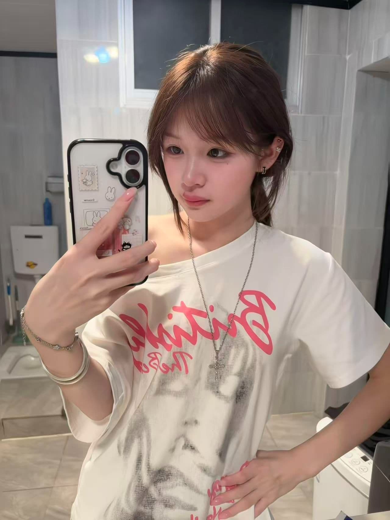 새로운 생방송 품질 비스듬한 어깨 오프숄더 티셔츠 유럽과 미국 초상화 프린트 이미지 3