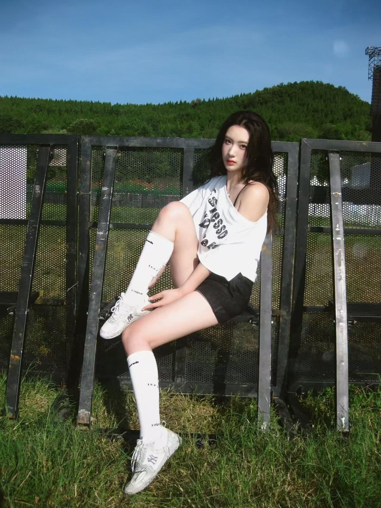 새로운 생방송 품질 비스듬한 어깨 오프숄더 티셔츠 알파벳 프린트 맨위 상세 이미지 6