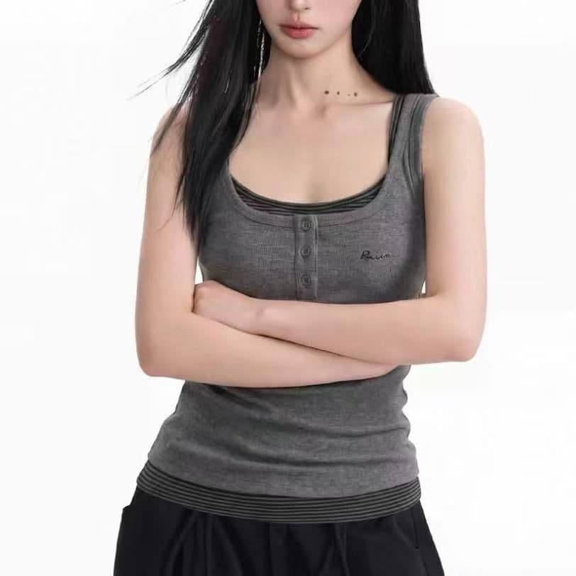 새로운 패치워크 페이크 레이어드 스트라이프 프린트 단추 슬림 피트 I자형 민소매 조끼 티셔츠 이미지 2