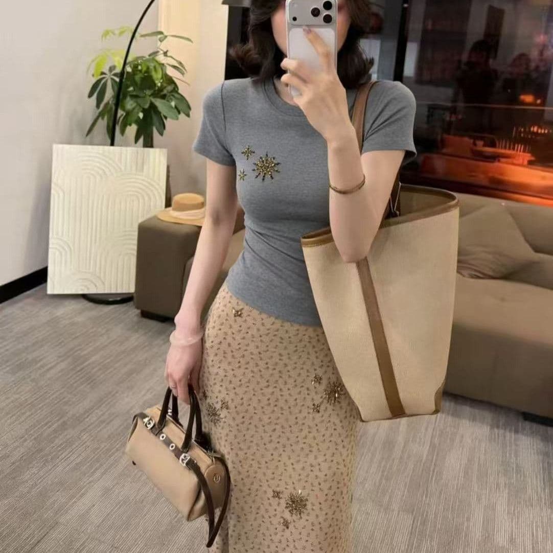 새로운 핫픽스 여름 라운드 넥 몸매 가꾸기 슬림해 보이는 반팔 티셔츠 여성 상세 이미지 3