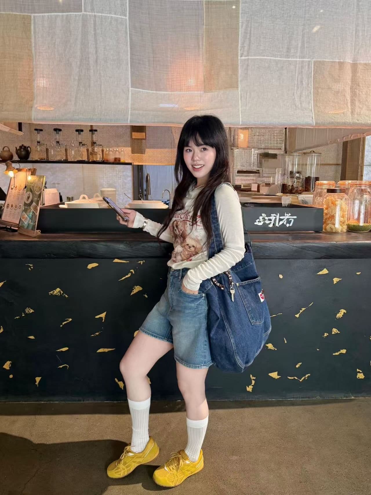 새로운 높은 품질 이후 패키지 칼라 긍정적 인 어깨 몸매 가꾸기 긴팔 개 프린트 이미지 3