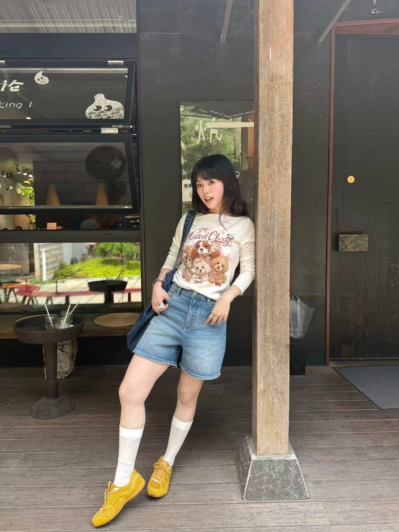 새로운 높은 품질 이후 패키지 칼라 긍정적 인 어깨 몸매 가꾸기 긴팔 개 프린트