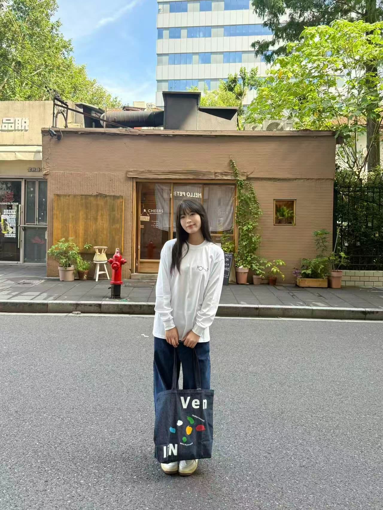 봄 가을 새로운 이후 패키지 칼라 긴팔 Luokou 티셔츠 뒤로 알파벳 프린트 상세 이미지 6