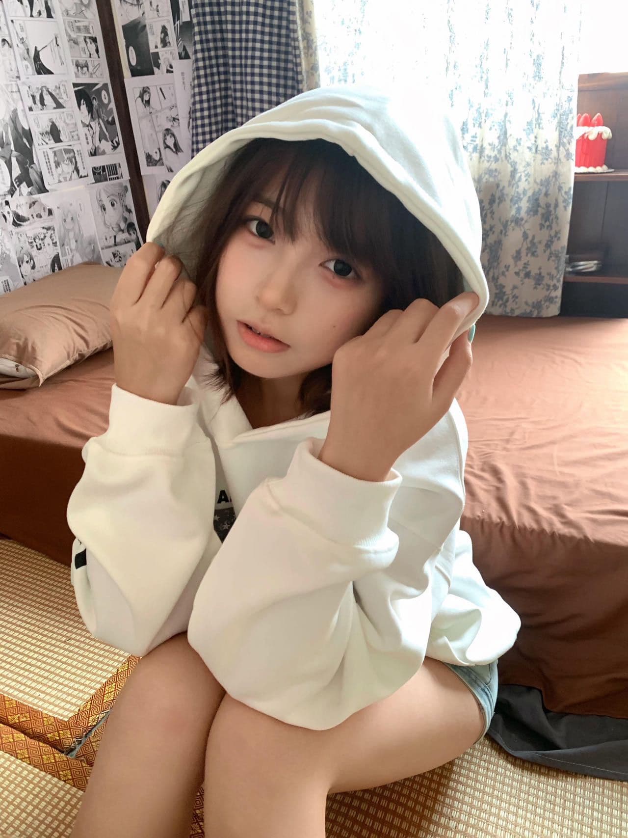 새로운 생방송 품질 얇은 스타일 은 여우 플러시 털이 있는 후드 소매 알파벳 상세 이미지 3
