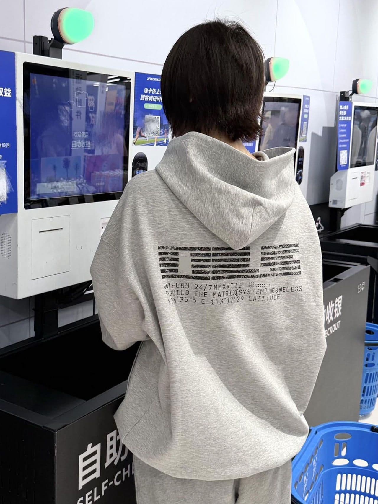 새로운 생방송 품질 얇은 스타일 은 여우 플러시 털이 있는 후드 뒤로 알파벳 상세 이미지 3