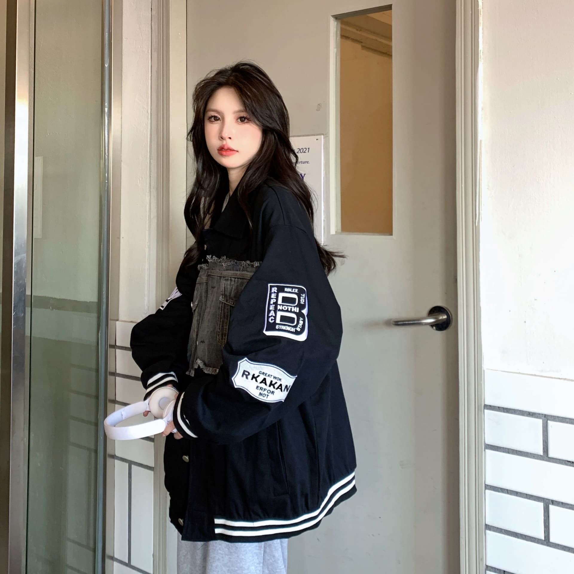새로운 원본 데님 원단 플러스 네리 데님 재킷 자수 야구 유니폼 재킷 여자 상세 이미지 12