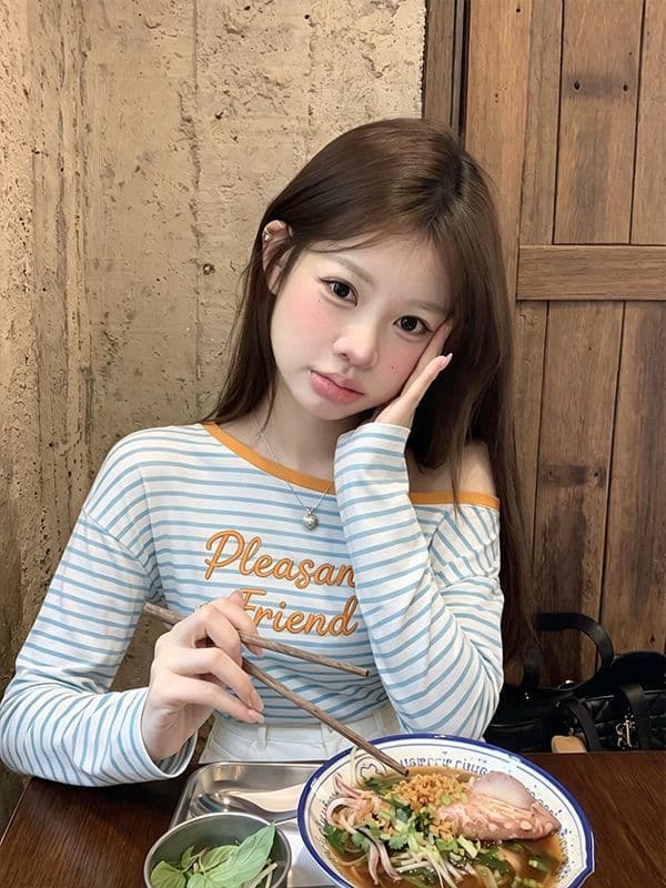 새로운 한 한 비스듬한 어깨 긴팔 티셔츠 여성 느긋한 센스 루즈핏 슬림해 보이는 패션 티셔츠 맨위 섹션 이미지 2