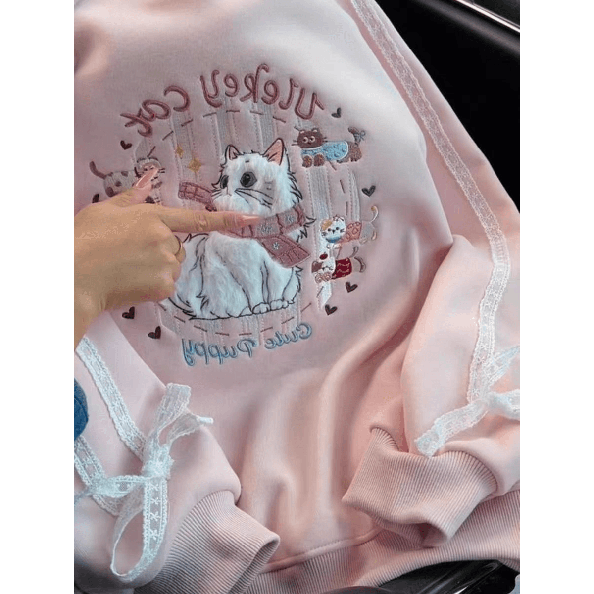 새로운 얇은 두꺼움 자수 패치워크 레이스 측면 라운드 넥 다용도 만화 후드티 이미지 3