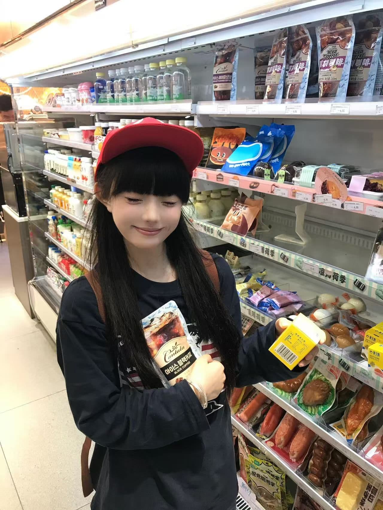 봄 가을 새로운 이후 패키지 칼라 긴팔 라운드 넥 티셔츠 유럽과 미국 초상화 프린트 상세 이미지 5
