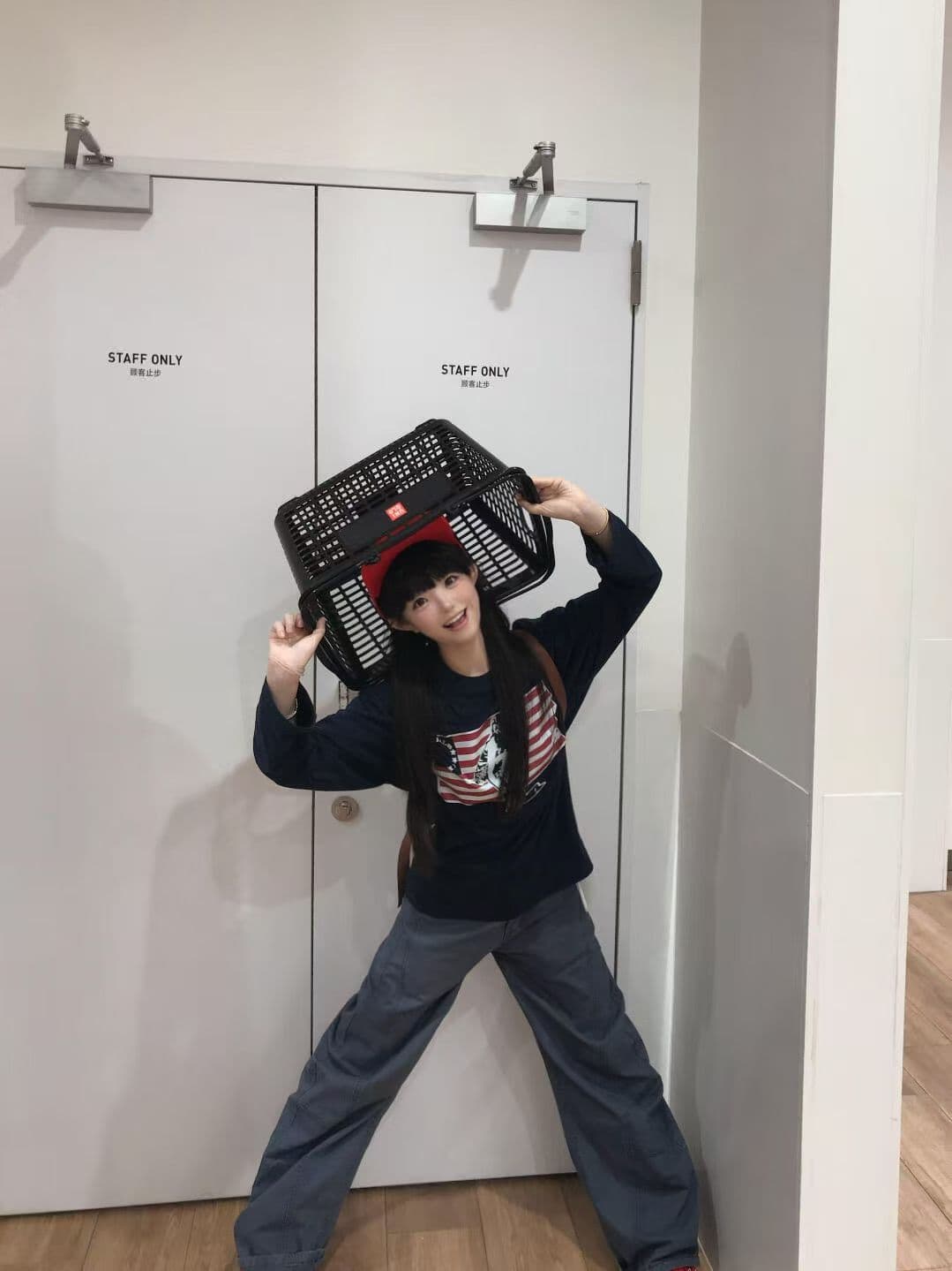 봄 가을 새로운 이후 패키지 칼라 긴팔 라운드 넥 티셔츠 유럽과 미국 초상화 프린트 상세 이미지 8