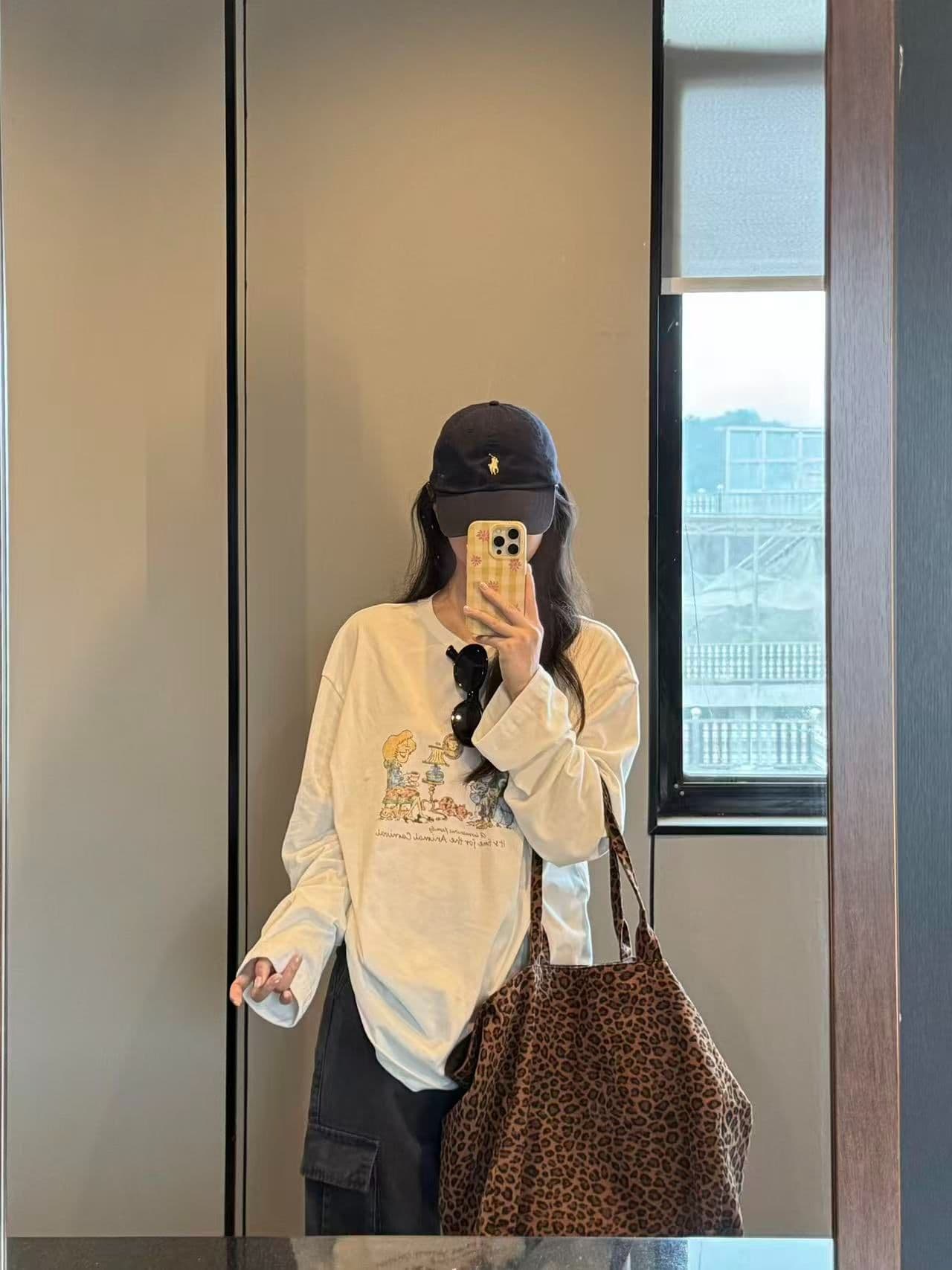 봄 가을 새로운 이후 패키지 칼라 긴팔 라운드 넥 티셔츠 만화 프린트 상세 이미지 3