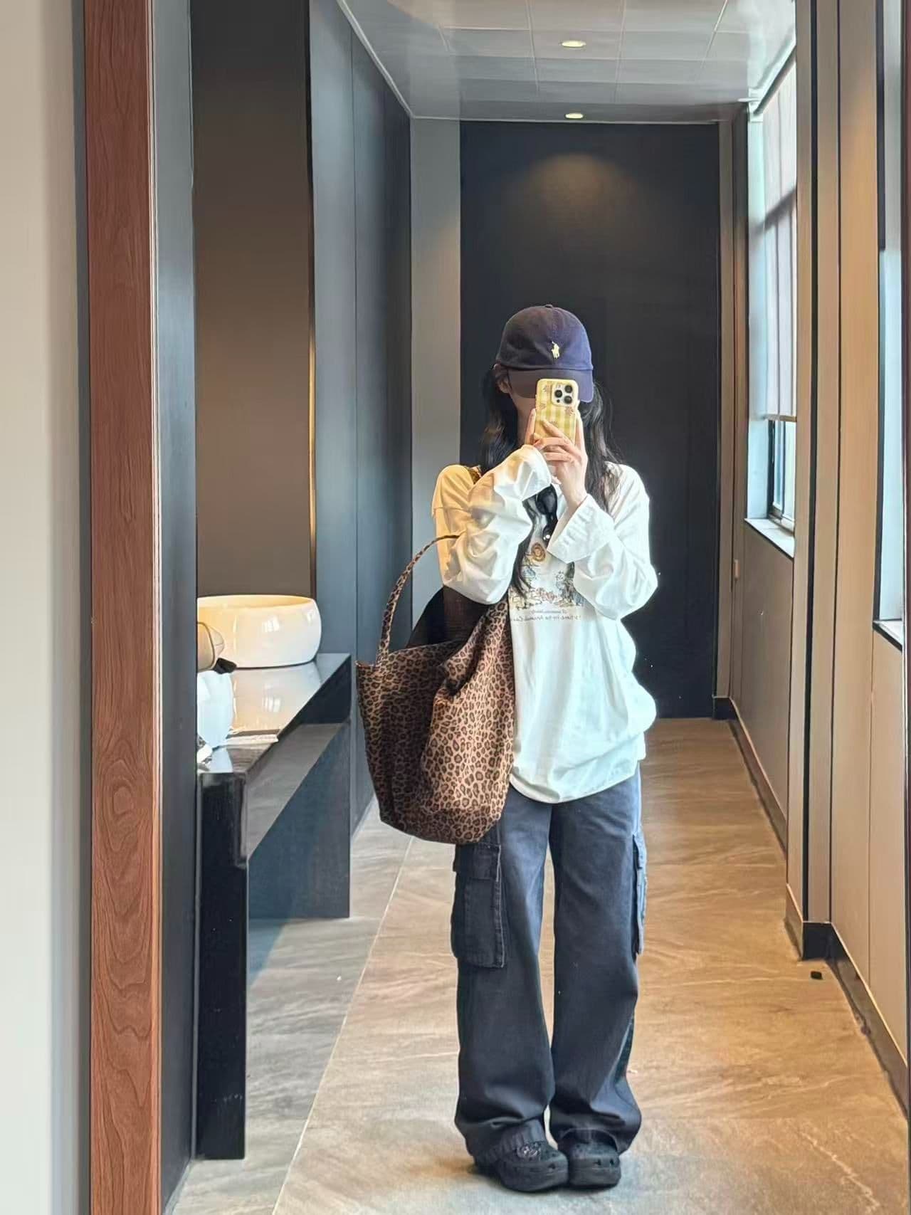 봄 가을 새로운 이후 패키지 칼라 긴팔 라운드 넥 티셔츠 만화 프린트 상세 이미지 4