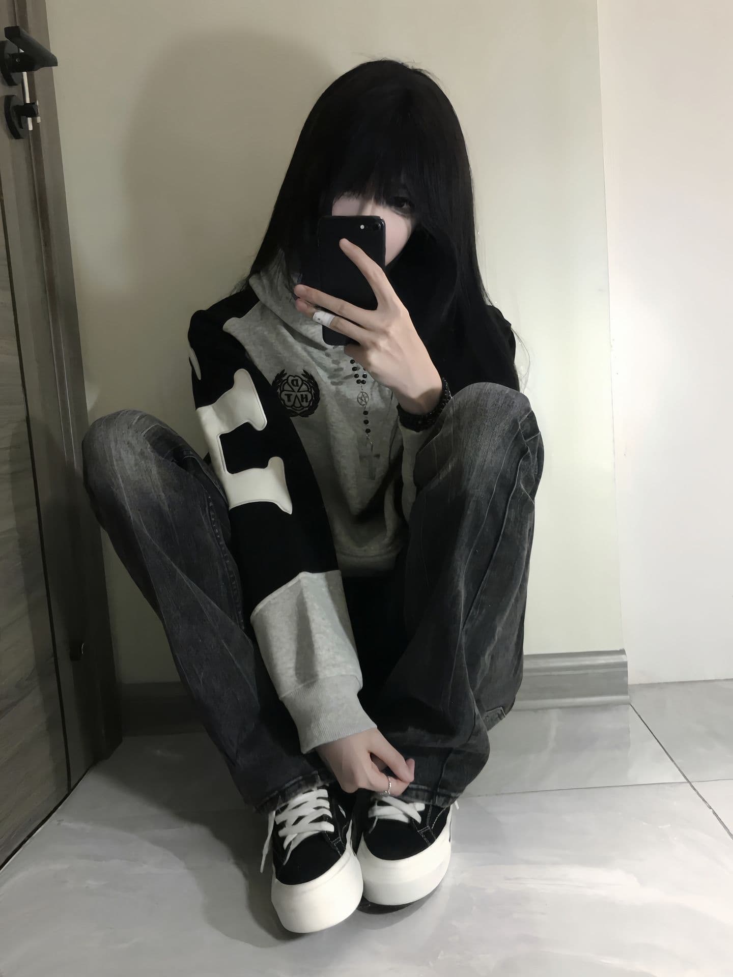 새로운 얇은 스타일 털이 있는 막대기 가죽 자수 후드 티 스웨터 여성 이미지 3