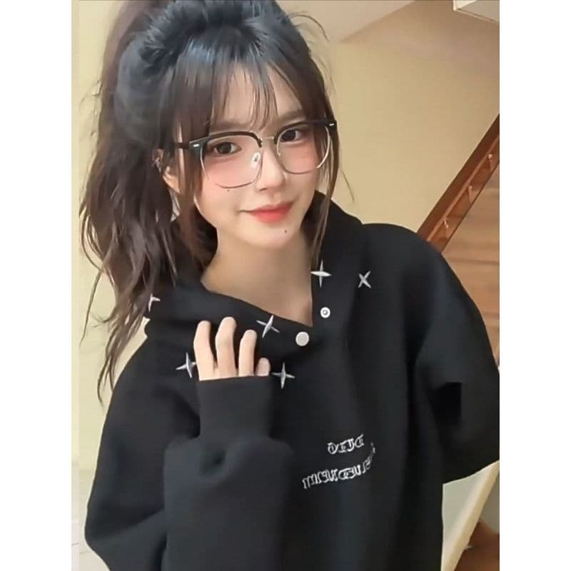 새로운 복잡한 은 여우 플러시 자수 패키지 어깨 칼라 단추 디자인 센스 무선 후드 티 스웨터 상세 이미지 3