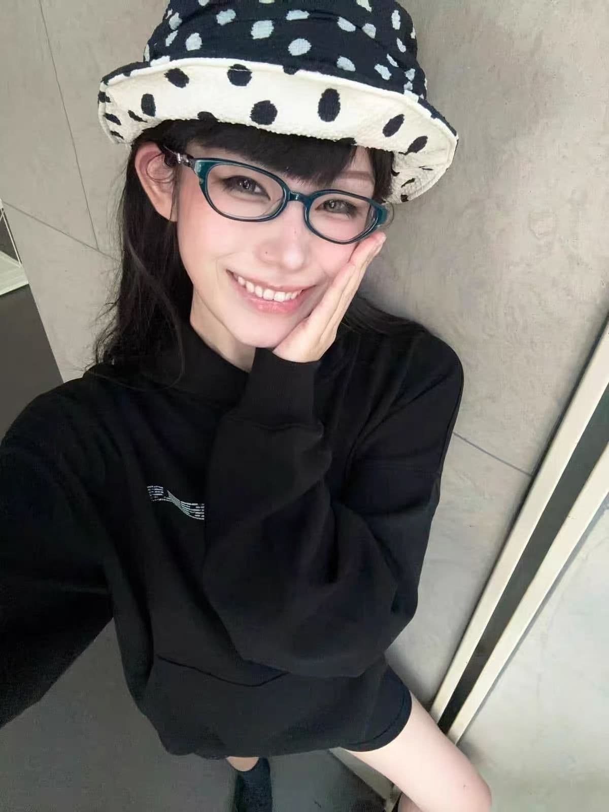 새로운 생방송 품질 복합 얇은 스타일 은 여우 플러시 털이 있는 후드 뒤로 알파벳 상세 이미지 6