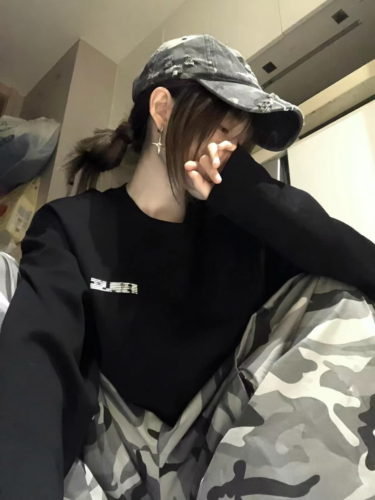 봄 가을 새로운 이후 패키지 칼라 긴팔 라운드 넥 티셔츠 뒤로 알파벳 프린트 상세 이미지 3