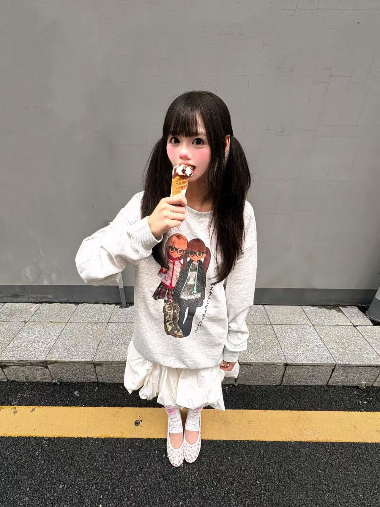 새로운 생방송 품질 복합 얇은 스타일 은 여우 플러시 털이 있는 라운드 넥 만화 소녀 상세 이미지 3