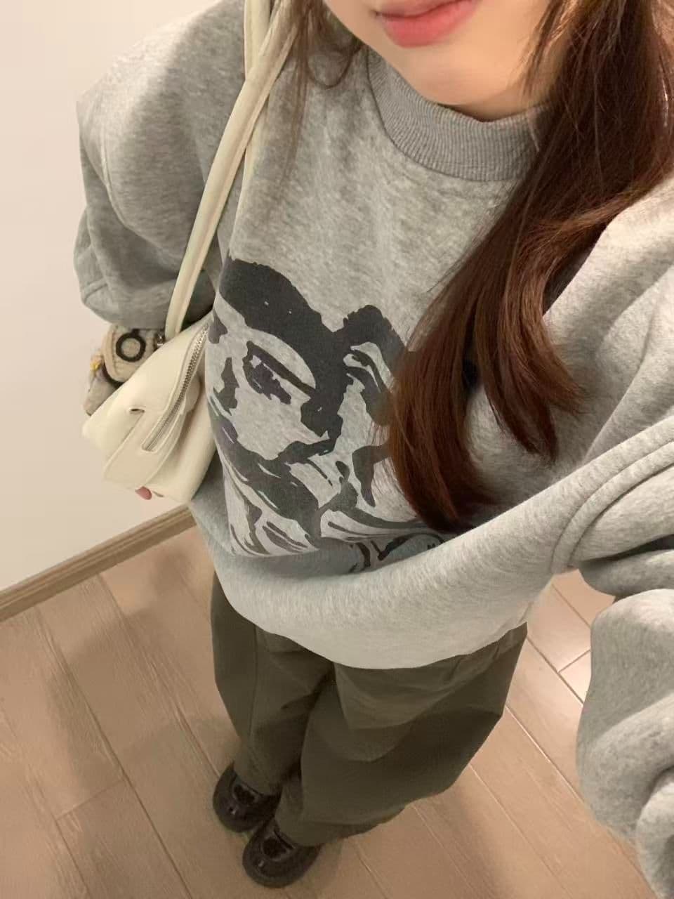 새로운 생방송 품질 복합 얇은 스타일 은 여우 플러시 털이 있는 라운드 넥 만화 초상화 상세 이미지 2