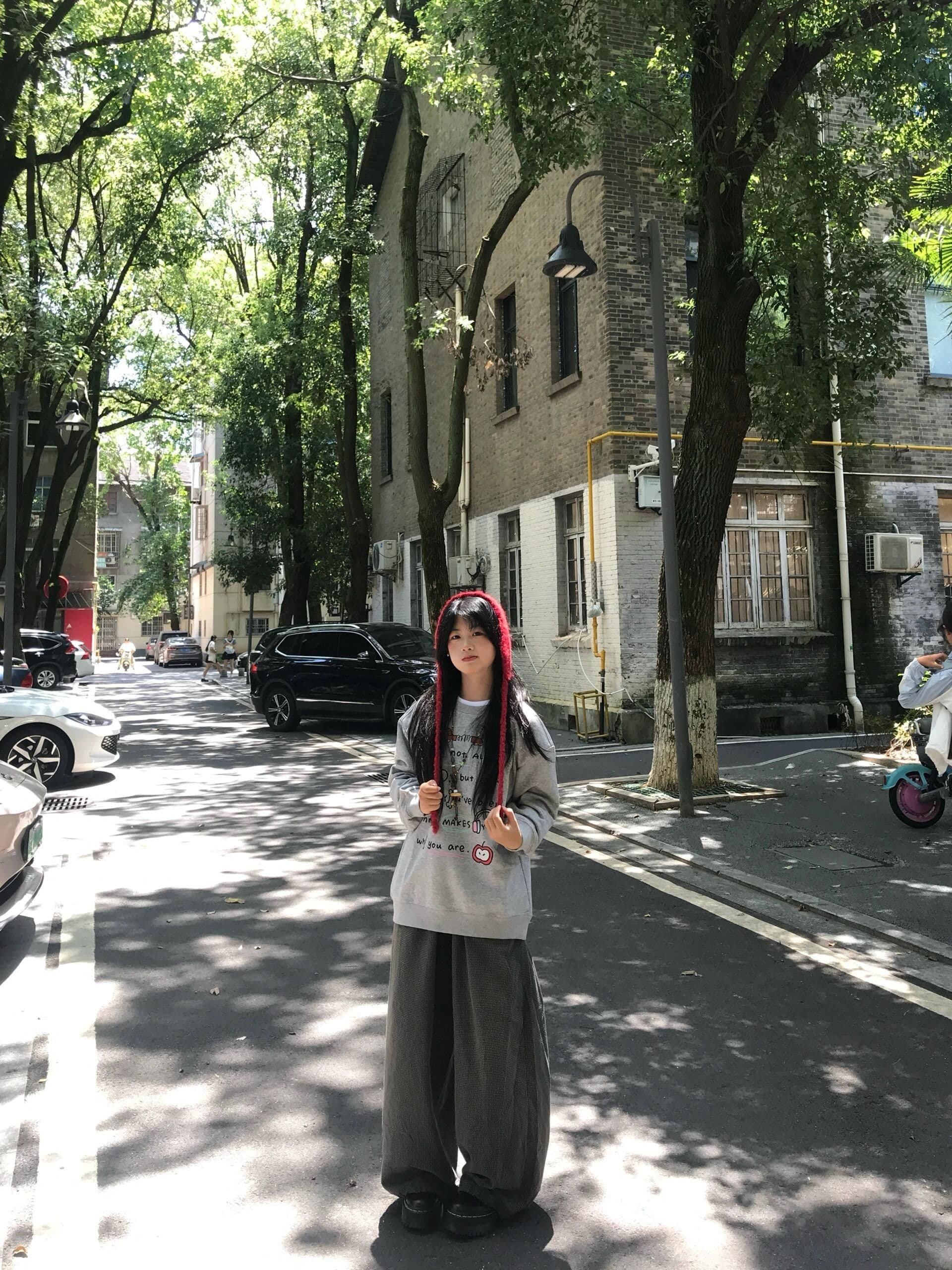 새로운 생방송 품질 복합 얇은 스타일 은 여우 플러시 털이 있는 라운드 넥 만화 프린트 상세 이미지 2