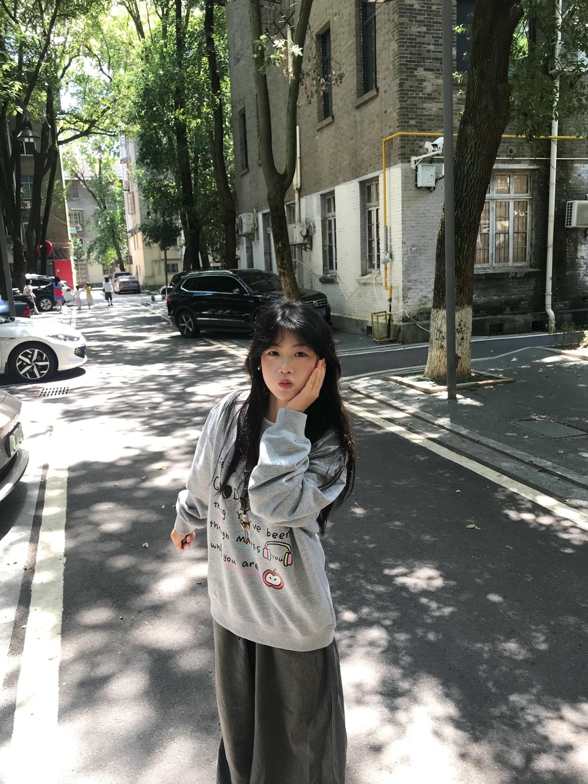 새로운 생방송 품질 복합 얇은 스타일 은 여우 플러시 털이 있는 라운드 넥 만화 프린트 상세 이미지 9