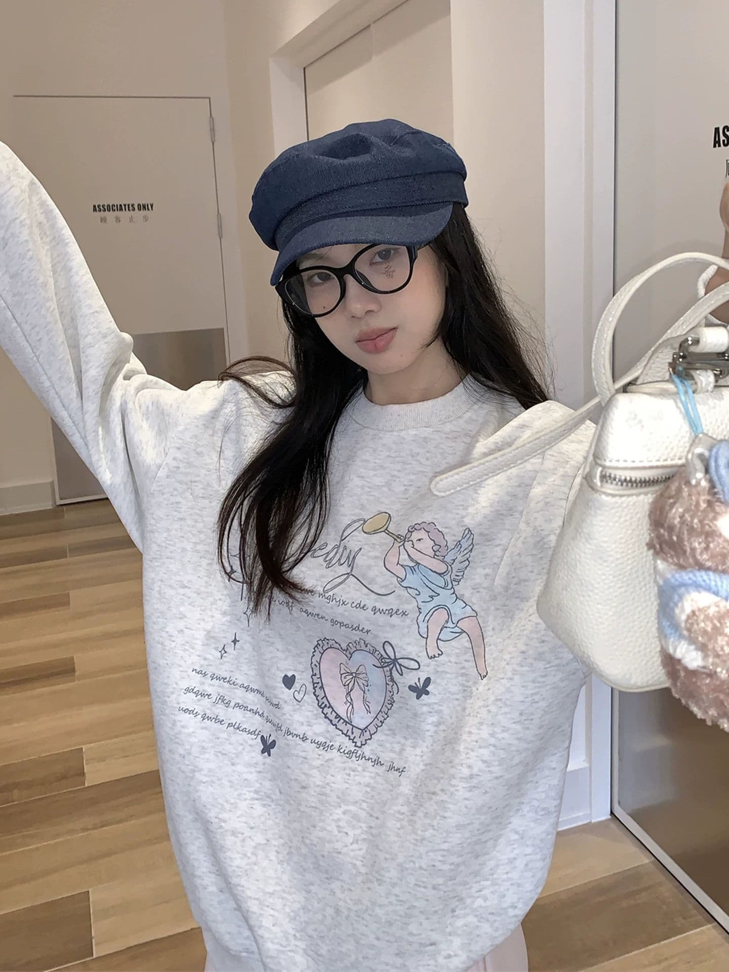 새로운 생방송 품질 복합 얇은 은 여우 플러시 털이 있는 라운드 넥 천사 프린트 상세 이미지 2