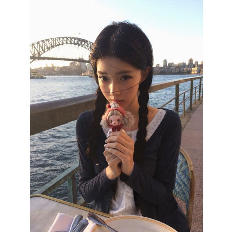 새로운 흔들어서 톤 품질 원본 자카드 한 부서 꽃무늬 패치워크 페이크 레이어드 긴팔 티셔츠 여성 상세 이미지 3