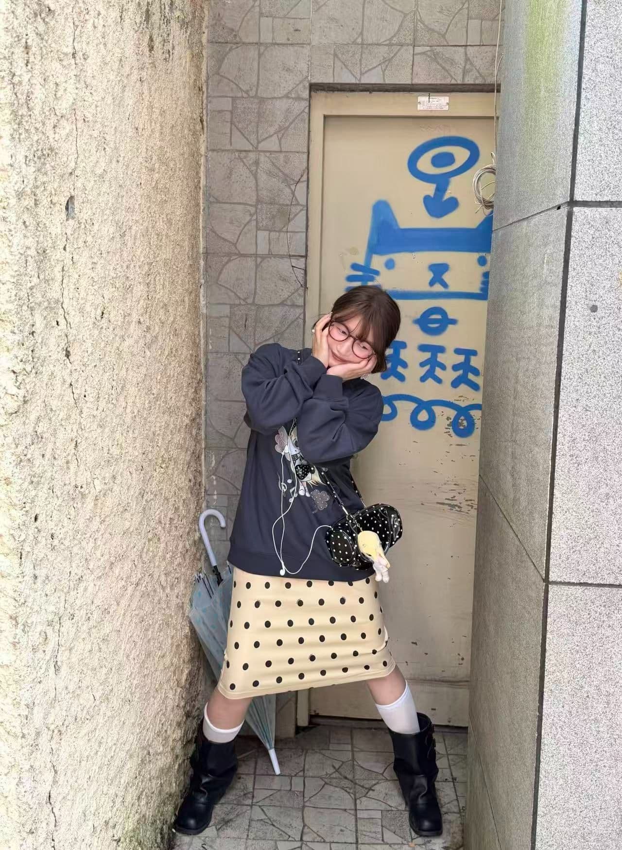 새로운 생방송 품질 복합 얇은 스타일 은 여우 플러시 털이 있는 라운드 넥 만화 프린트 이미지 4