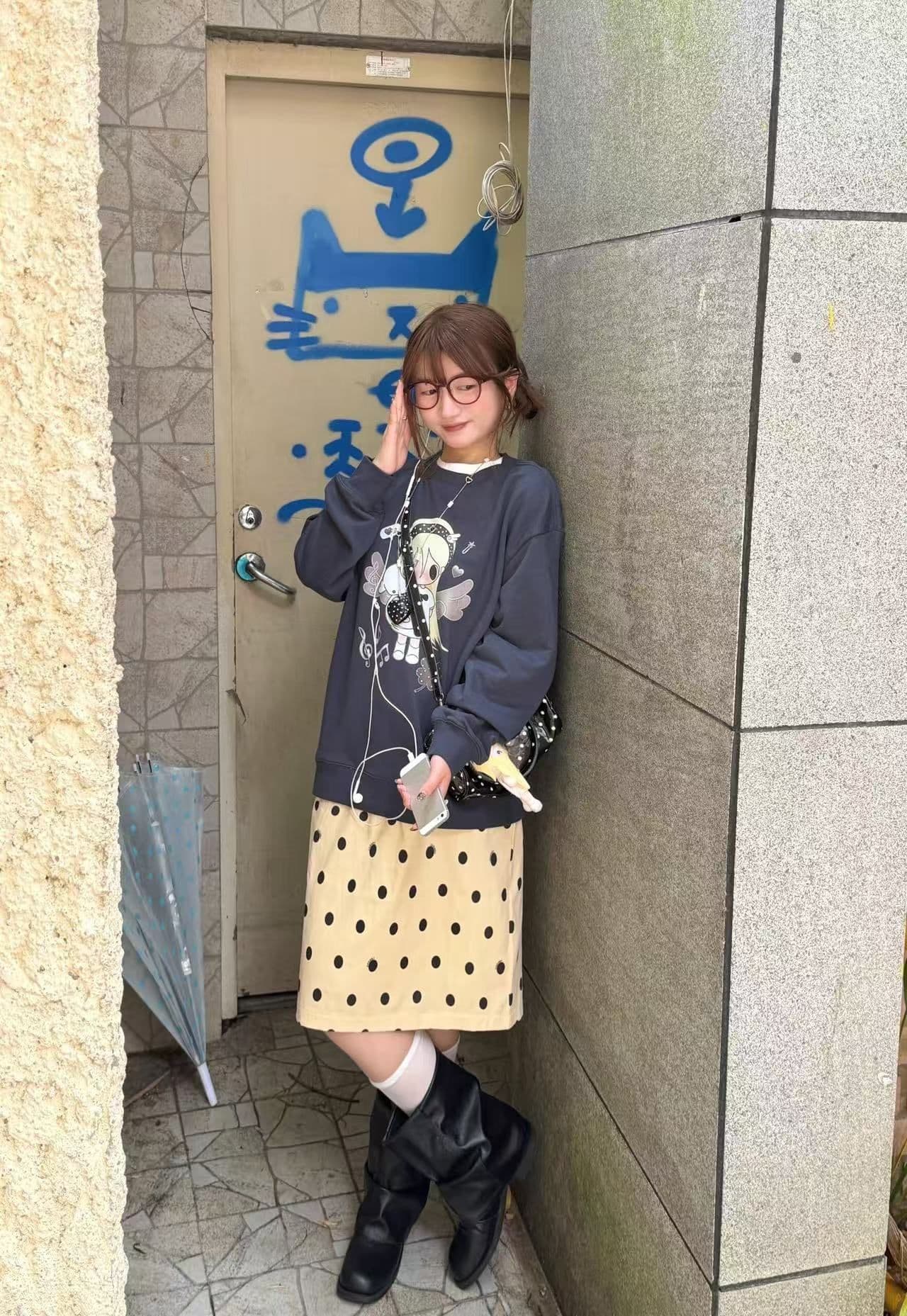 새로운 생방송 품질 복합 얇은 스타일 은 여우 플러시 털이 있는 라운드 넥 만화 프린트 상세 이미지 3