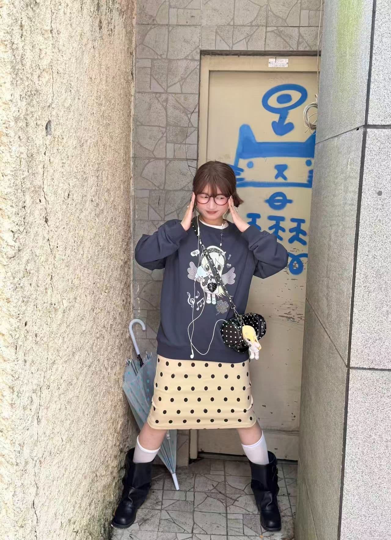 새로운 생방송 품질 복합 얇은 스타일 은 여우 플러시 털이 있는 라운드 넥 만화 프린트 상세 이미지 4