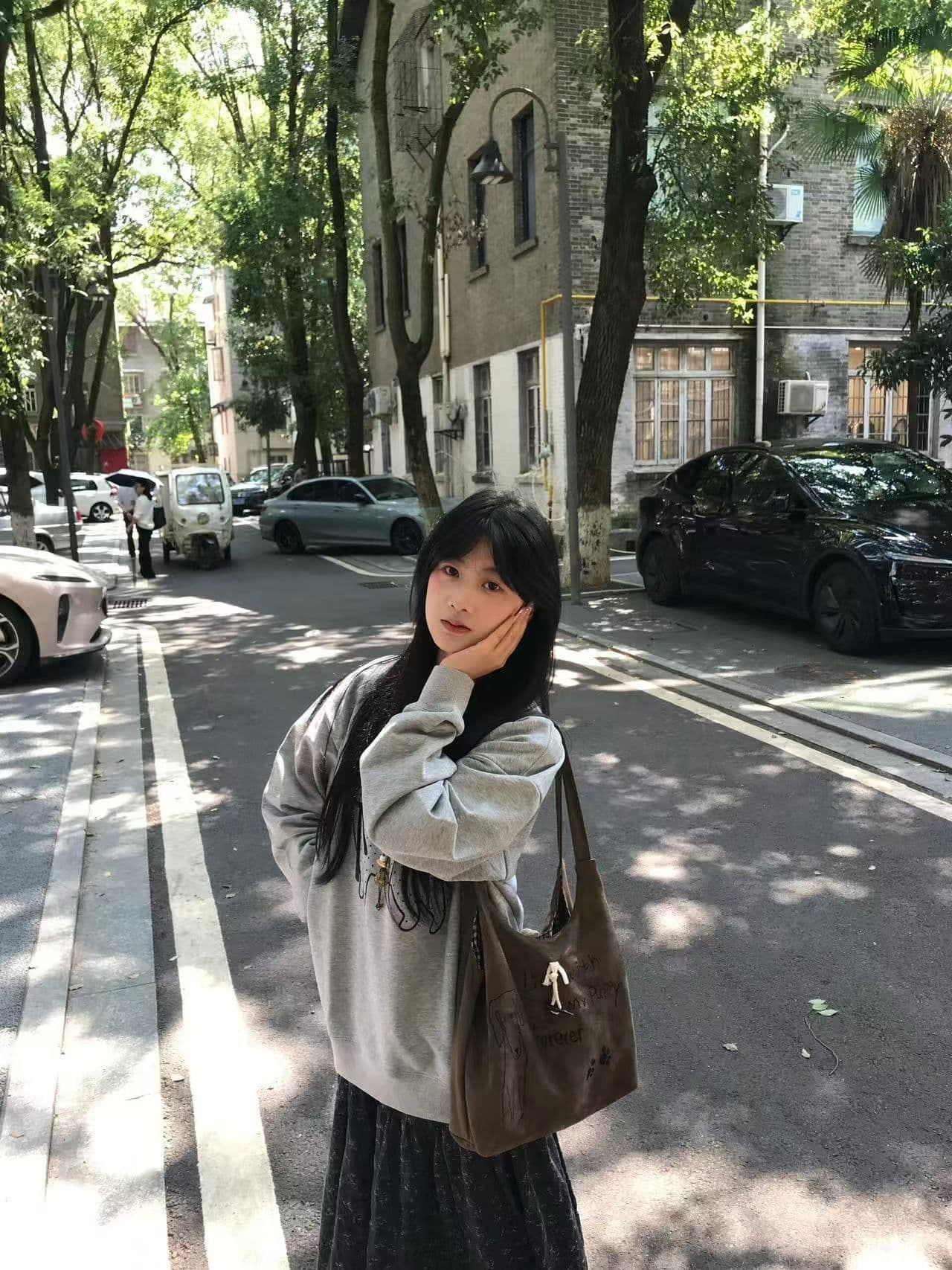 새로운 생방송 품질 복합 얇은 스타일 은 여우 플러시 털이 있는 라운드 넥 고양이 프린트 상세 이미지 8
