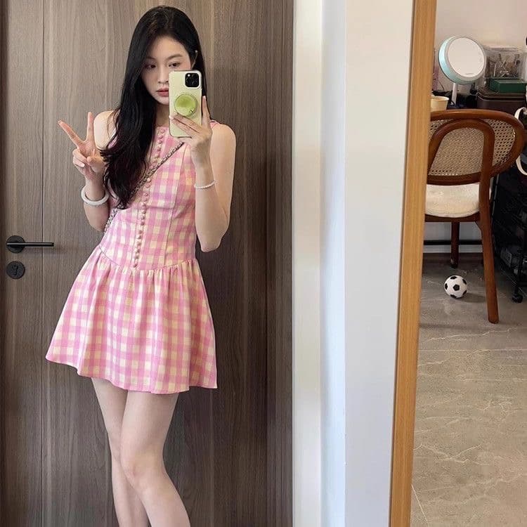 프랑스식 달콤함 핑크색 체크무늬 드레스 2025 여름 새로운 신선함 연령 감소 슬림해 보이는 민소매 허리 수축 드레스 이미지 2