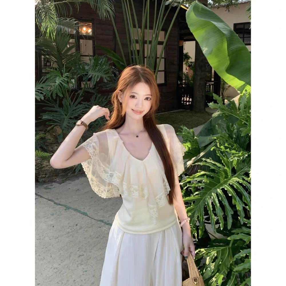 2026 여름 새로운 달콤한 스타일 Chic 디자인 센스 불규칙 패치워크 레이스 몸매 가꾸기 V넥 티셔츠 맨위 여성 의류