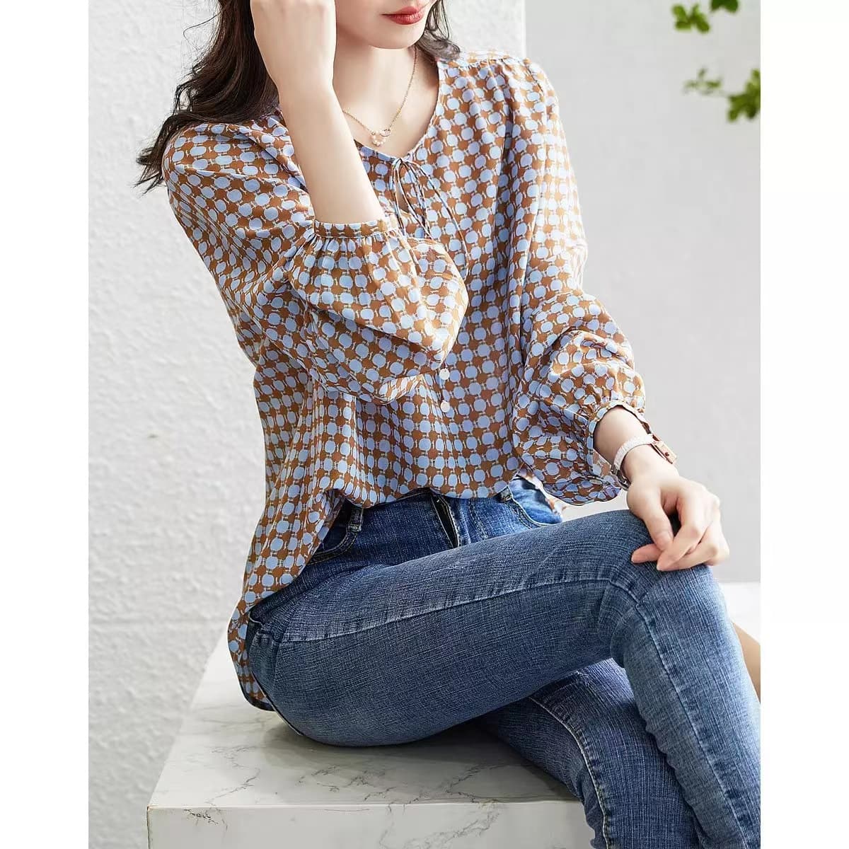2026 가을 새로운 레이스업 칼라 긴팔 도트 프린트 셔츠 모방 면 여성 셔츠 이미지 2