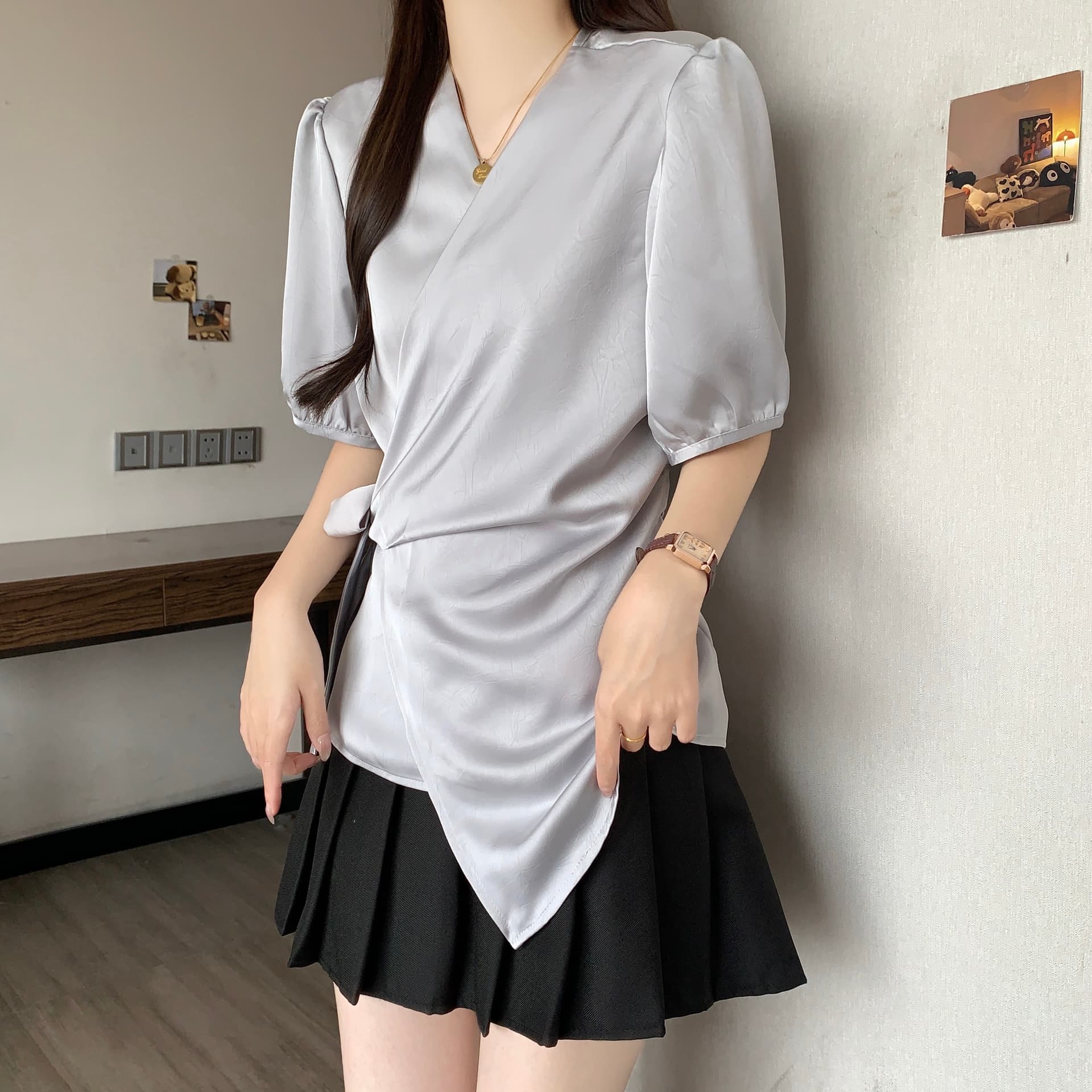 빛 요리 한 바람 새틴 원단 빅 사이즈 여성 의류 여름 디자인 센스 스트랩 V 넥 셔츠 프랑스식 허리 수축 작은 대중 셔츠 상세 이미지 9