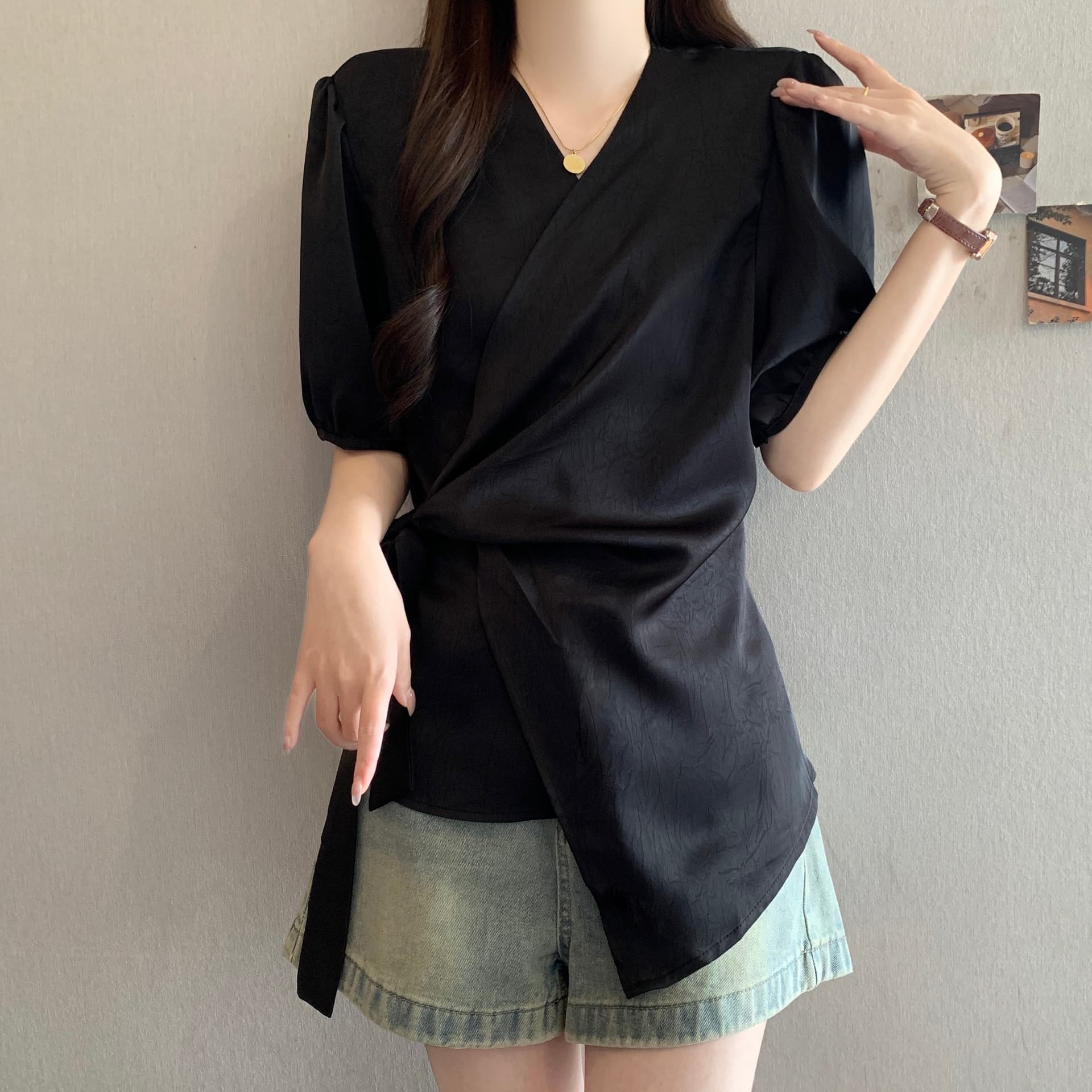 빛 요리 한 바람 새틴 원단 빅 사이즈 여성 의류 여름 디자인 센스 스트랩 V 넥 셔츠 프랑스식 허리 수축 작은 대중 셔츠 상세 이미지 13