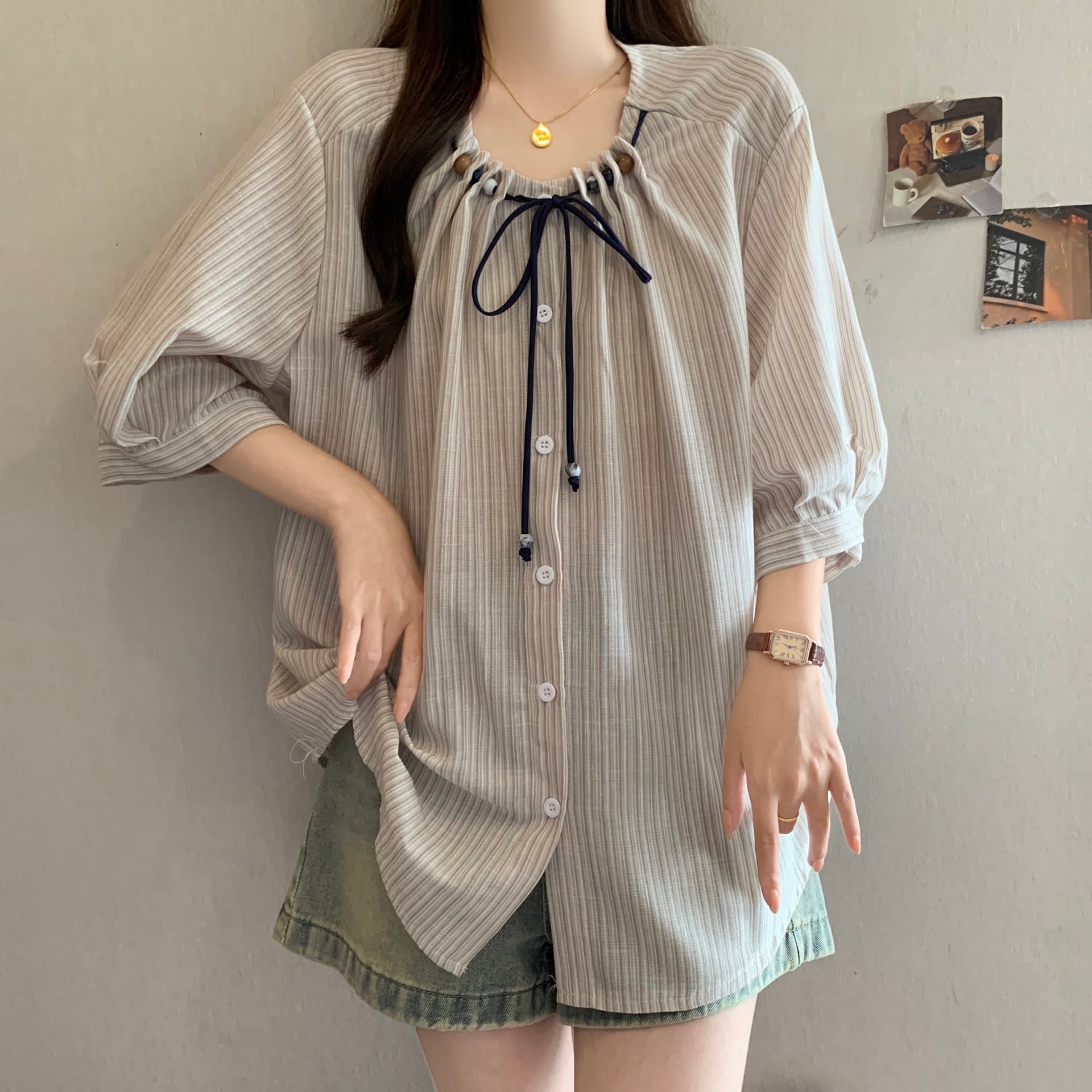 빅 사이즈 레트로 레이스업 라운드 넥 여성 셔츠 여름 캐주얼 다용도 새로운 주름 장식 스트라이프 느슨함 센스 셔츠 맨위 이미지 4