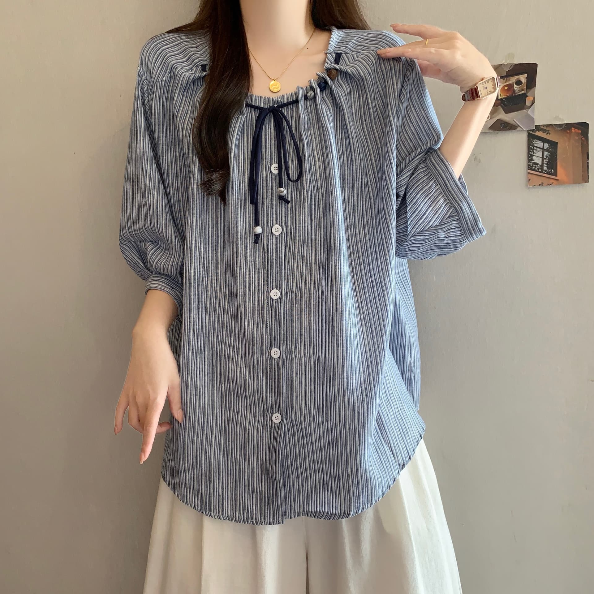 빅 사이즈 레트로 레이스업 라운드 넥 여성 셔츠 여름 캐주얼 다용도 새로운 주름 장식 스트라이프 느슨함 센스 셔츠 맨위 상세 이미지 21