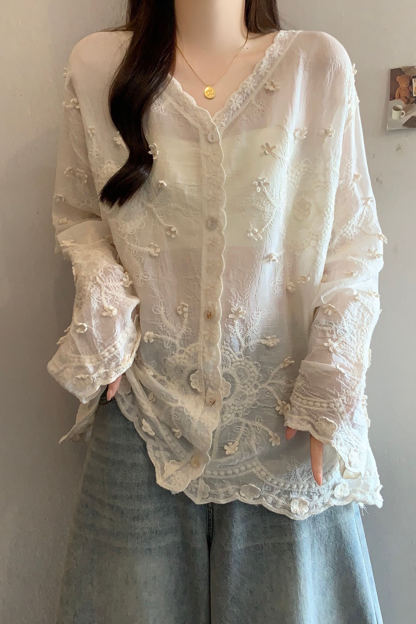빅 사이즈 여성 의류 프랑스식 홀로우 아웃 자수 V넥 긴팔 오픈 가디건 여성 통통한 여동생 외국 가스 다용도 자외선 차단 셔츠 맨위 이미지 7