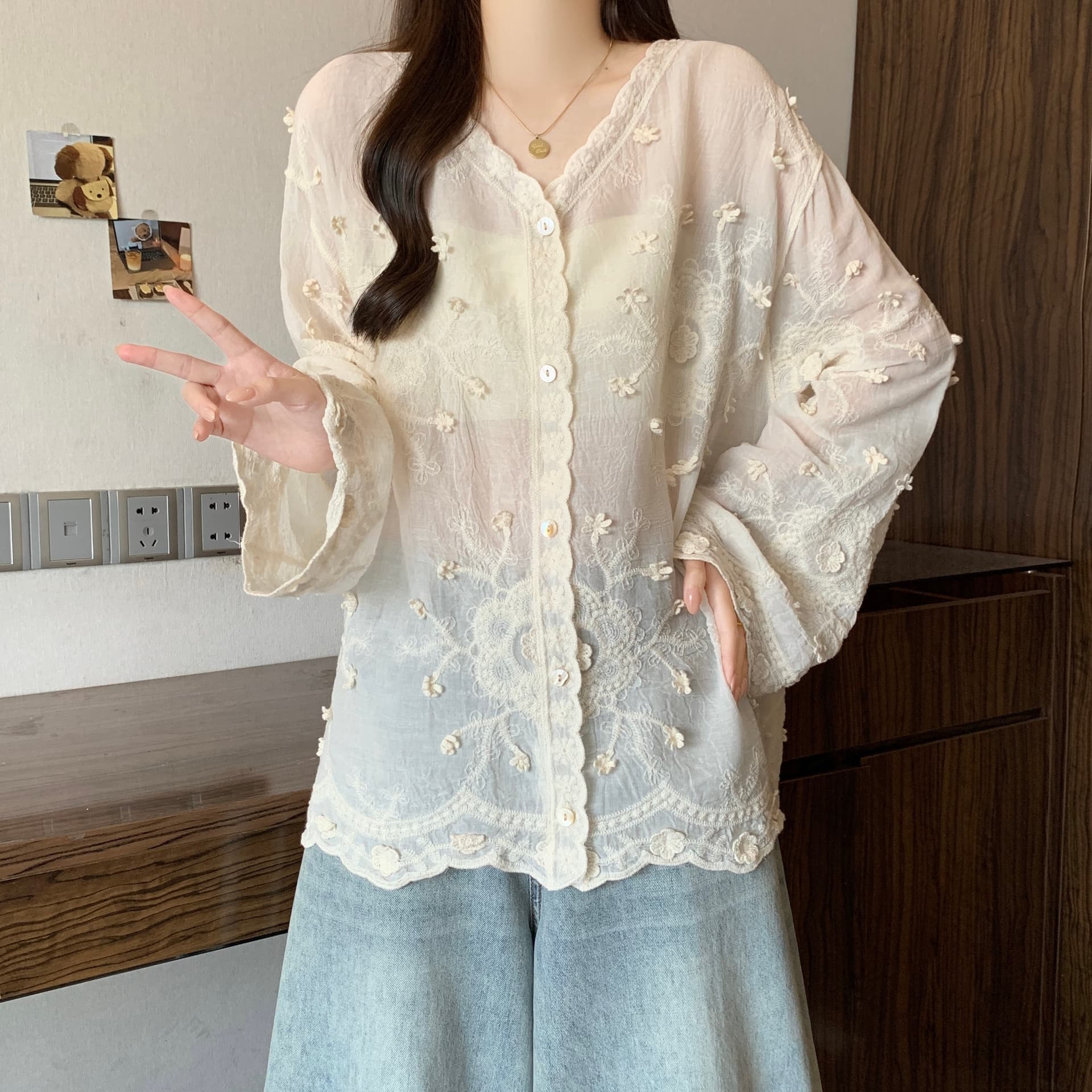 빅 사이즈 여성 의류 프랑스식 홀로우 아웃 자수 V넥 긴팔 오픈 가디건 여성 통통한 여동생 외국 가스 다용도 자외선 차단 셔츠 맨위 상세 이미지 6