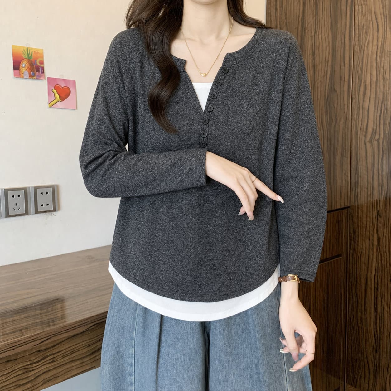 빅 사이즈 털이 있고 두꺼운 가짜 긴팔 티셔츠 여성 가을 겨울 지방 mm 두 조각 패치워크 V넥 슬림해 보이는 맨위 표지 배 기본 셔츠 상세 이미지 9