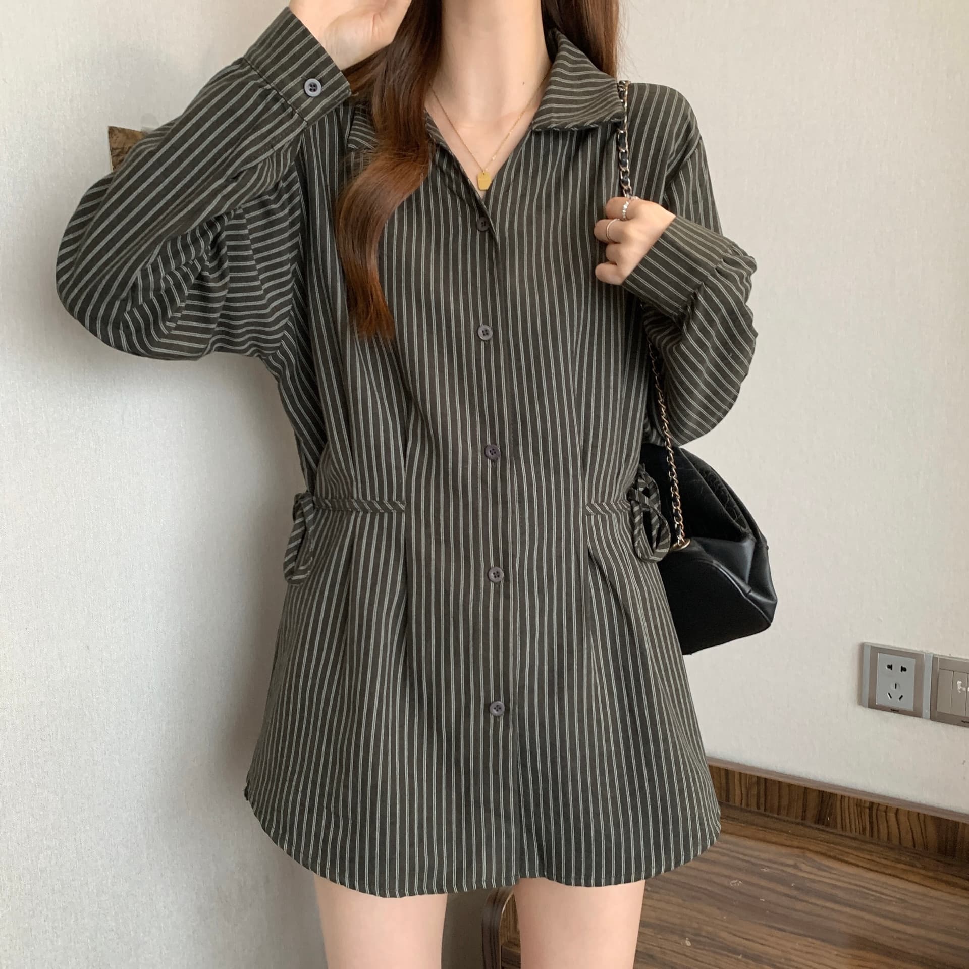빅 사이즈 여성 의류 한국 스타일 레트로 스트라이프 긴팔 레이스업 허리 수축 여성 셔츠 봄 가을 품격 슬림해 보이는 중간 길이 맨위 이미지 5
